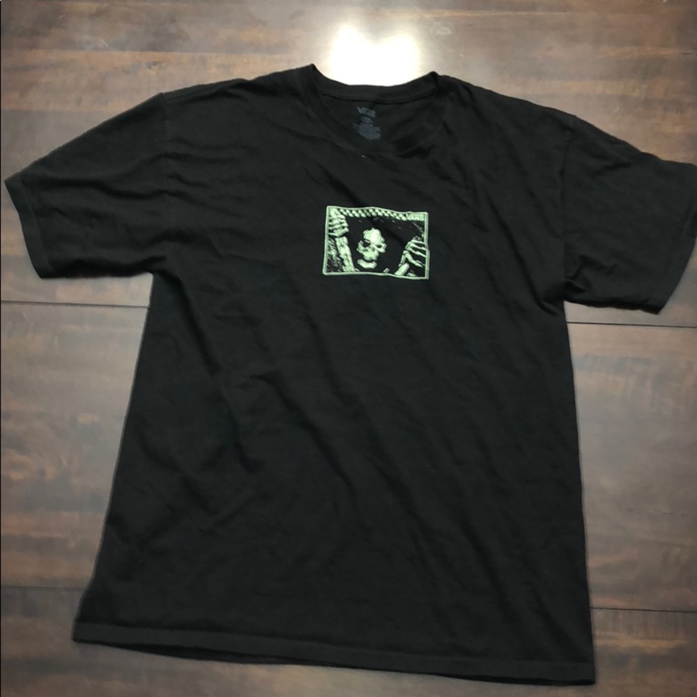 Men’s black Vans graphic tee.